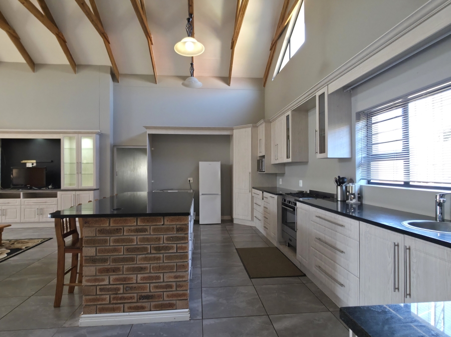 5 Bedroom Property for Sale in Noorsekloof Eastern Cape